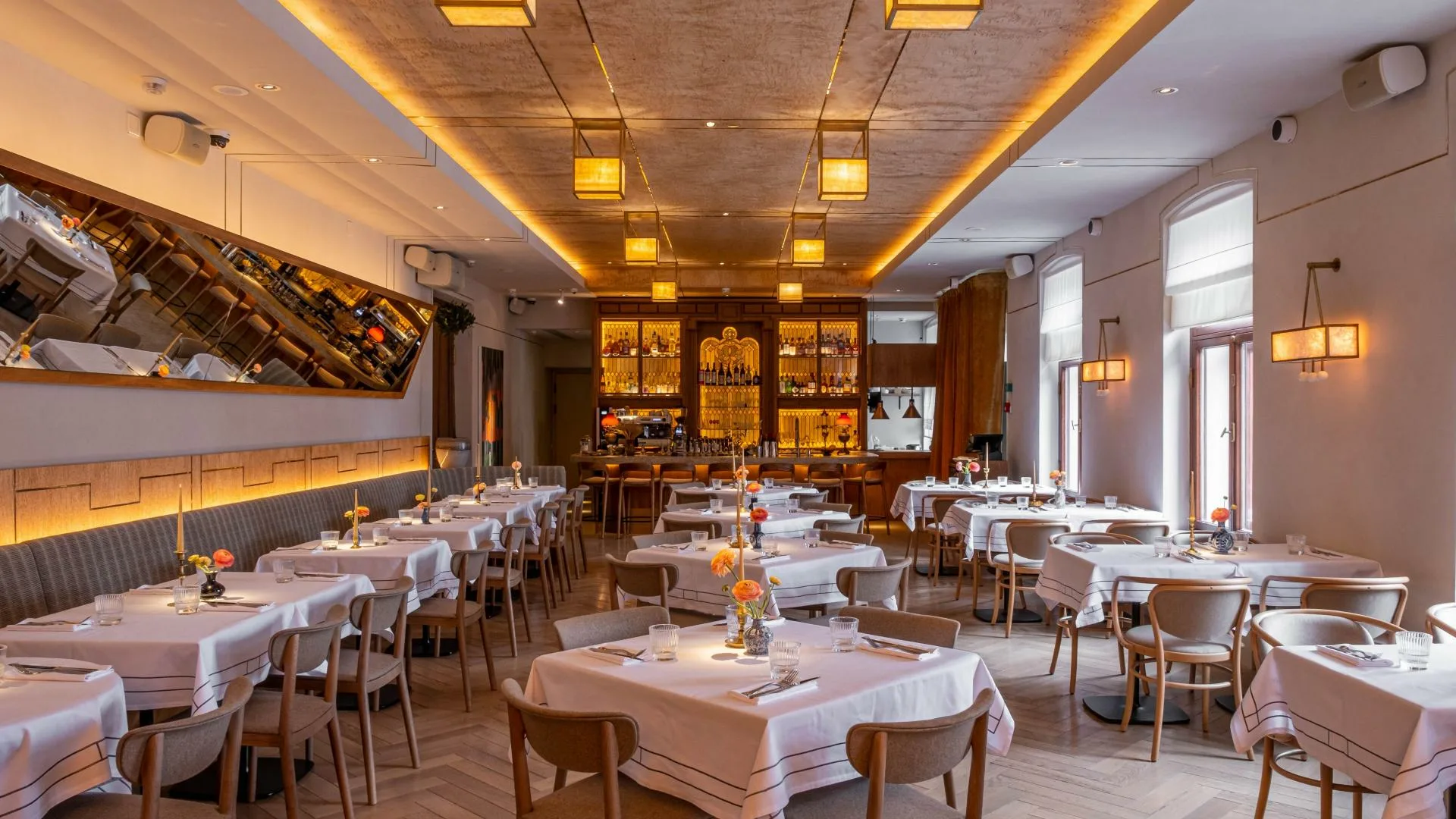 Интерьер ресторана «Аврора»